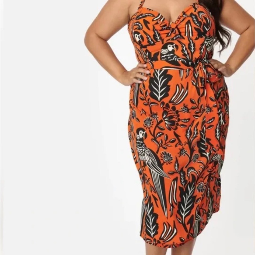 2X/18. Unique vintage orange parrot halter dress.